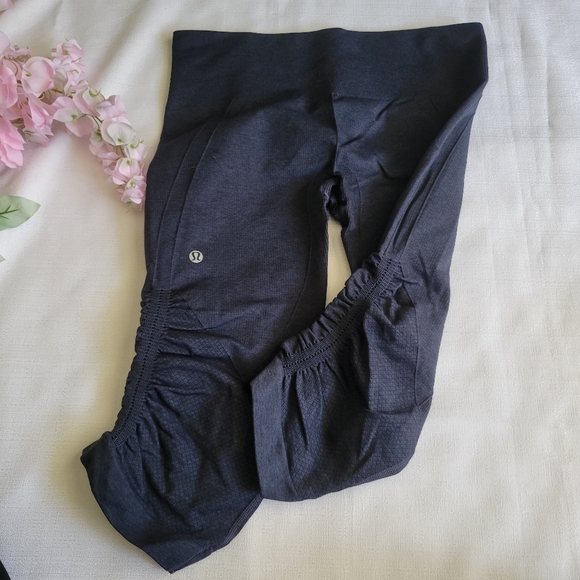 Lululemon in the Flow Crop‎ Legging Sz 8 - Picture 1 of 10